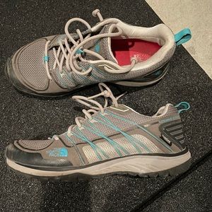 The North Face Hydroseal Hiking shoe sz 9